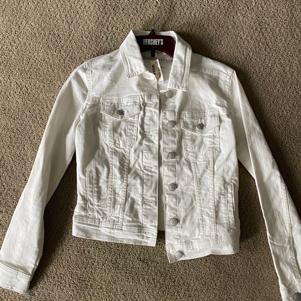 WHITE JEAN JACKET